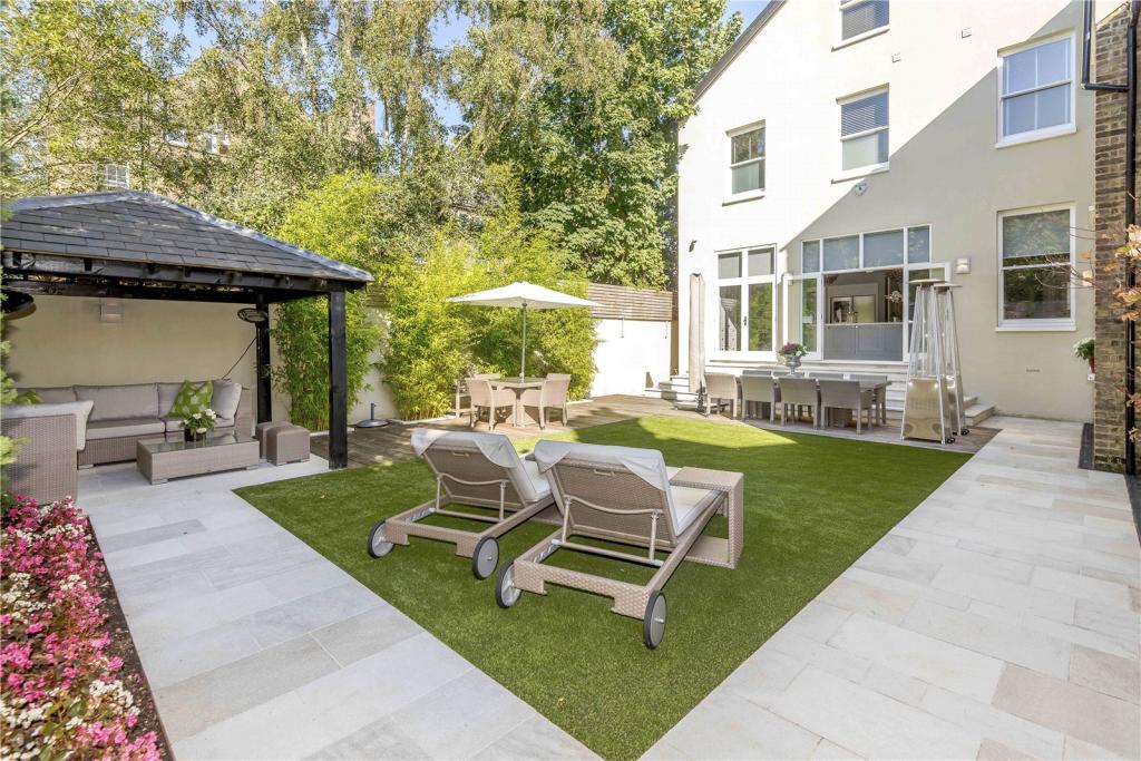 7 bedroom detached house for sale in Dorset Road, Windsor, Berkshire, SL4