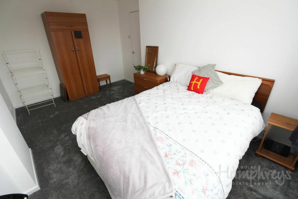 Additional property image - Westacre Gardens, Stechford B33 - 8-8 Viewings