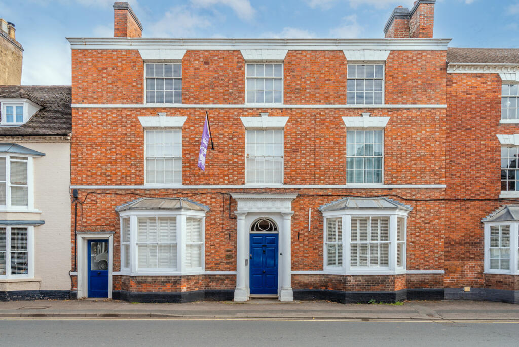 Main image of property: Flat 2, Gore House, 29 Bridge Street, Pershore, WR10 1AJ
