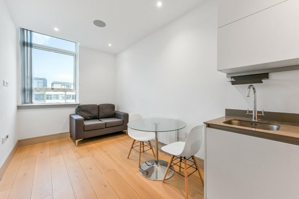 1 bedroom apartment for rent in Broad House, Imperial Drive, Harrow, HA2