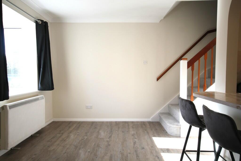 SemiDetached to rent on Honeysuckle Lane, North Holmwood, RH5