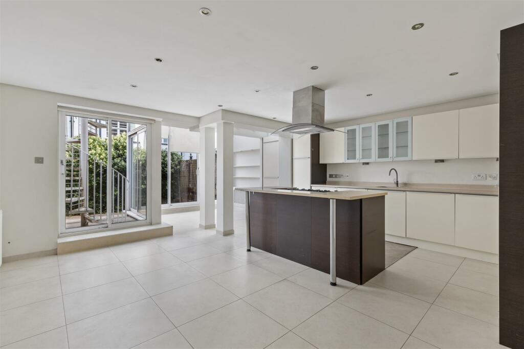 5 bedroom house for sale in Crossfield Road, Belsize Park, NW3