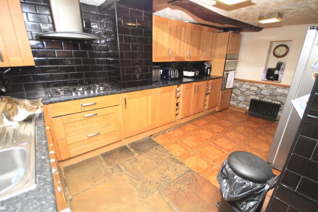 3 bedroom cottage for sale in Cutler Heights Lane, Bradford, BD4
