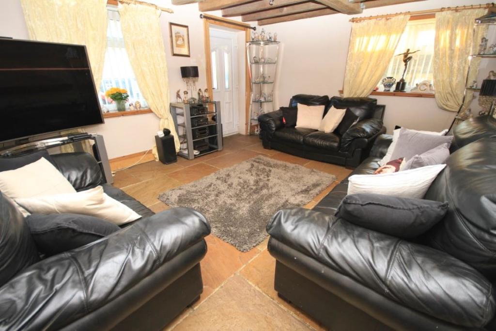 3 bedroom cottage for sale in Cutler Heights Lane, Bradford, BD4