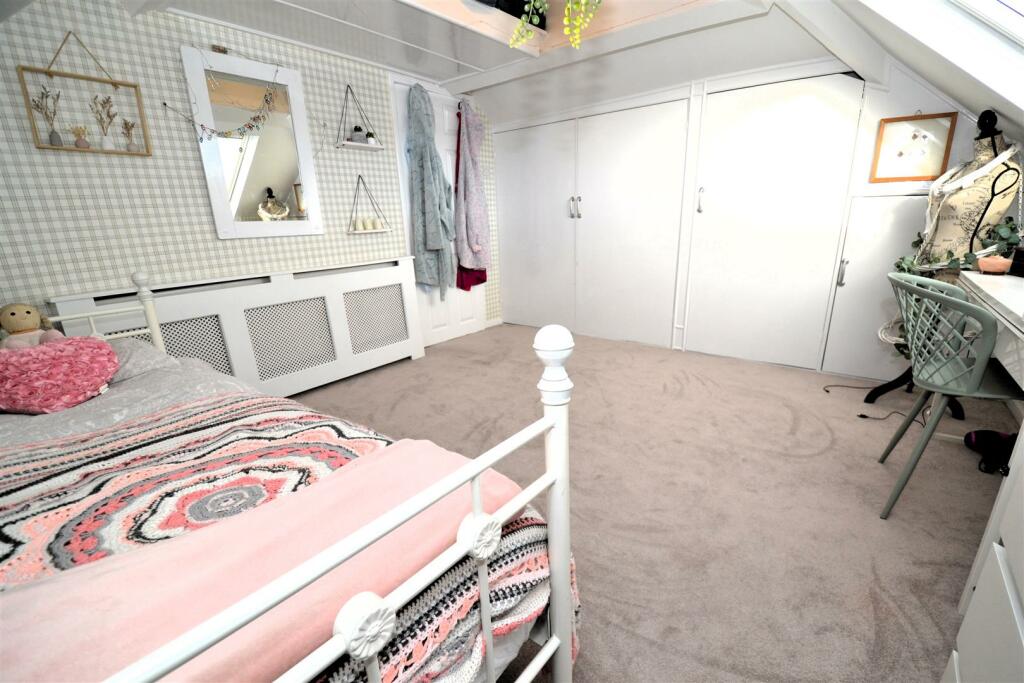 Additional property image - Chatts Wood Fold, Oakenshaw