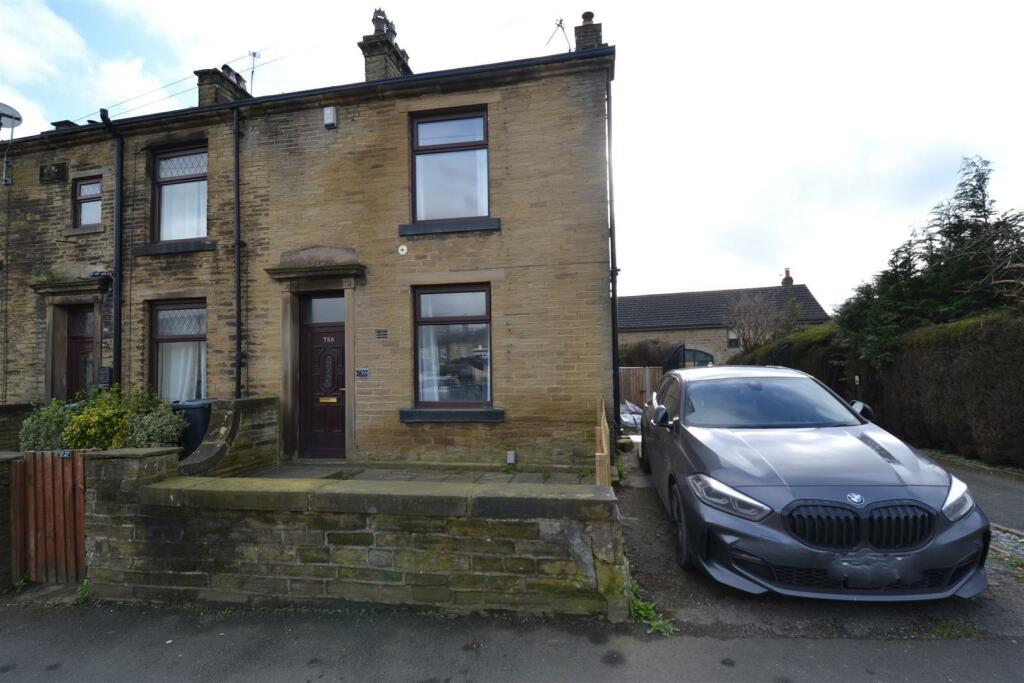 2 bedroom end of terrace house for sale in Cleckheaton Road, Oakenshaw