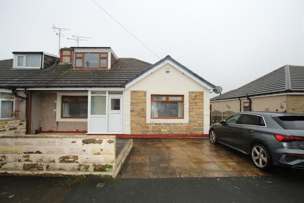 3 bedroom semi-detached bungalow for rent in Claremont Grove, Shipley, BD18