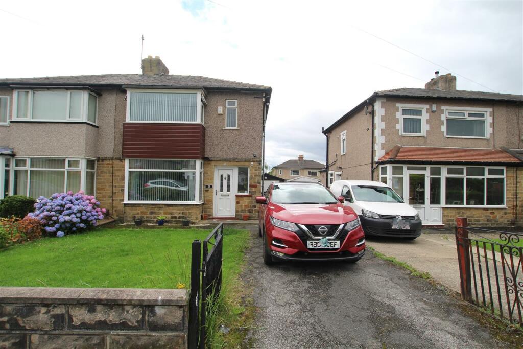 3 bedroom semidetached house for rent in Kingsway, Bradford, BD2