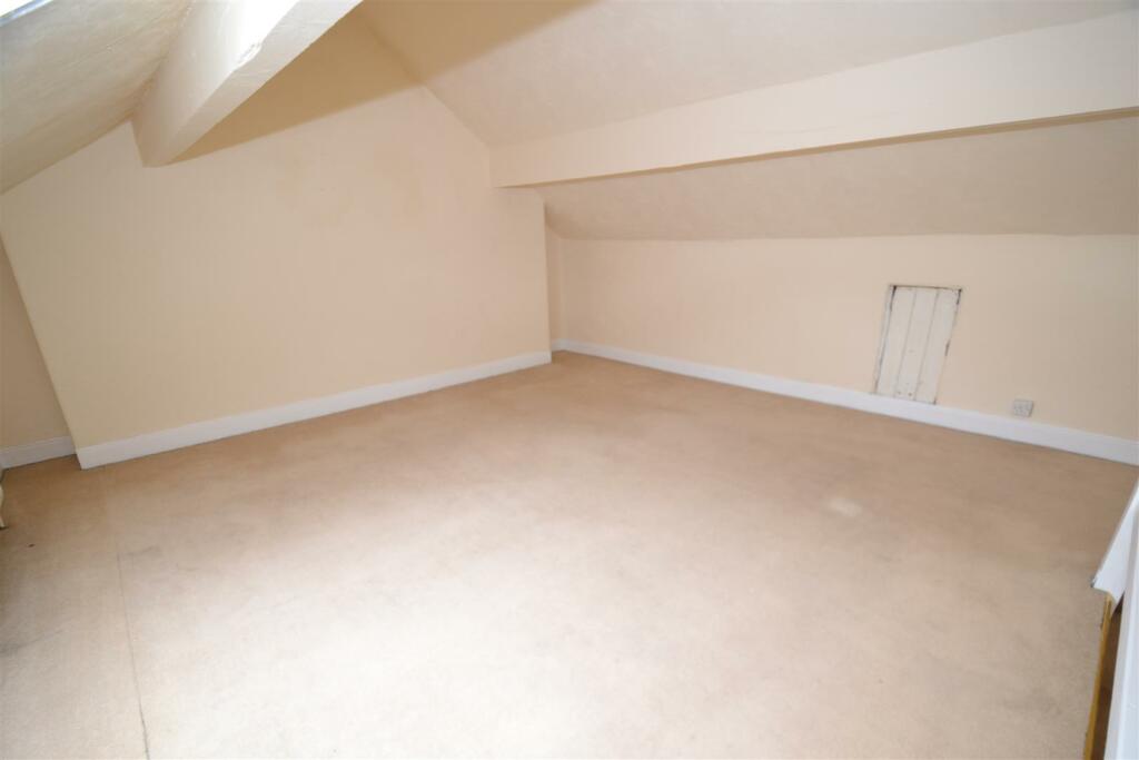 Additional property image - Bradford Road, Oakenshaw