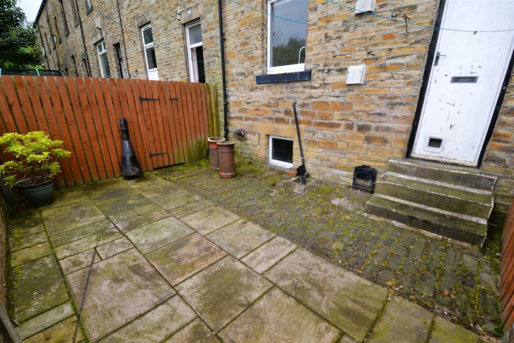 Additional property image - Bradford Road, Oakenshaw