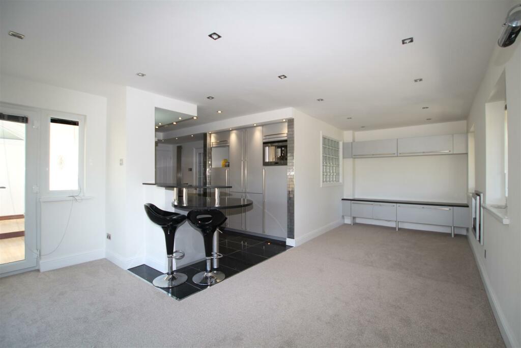 Additional property image - Heatherside, Baildon, Shipley