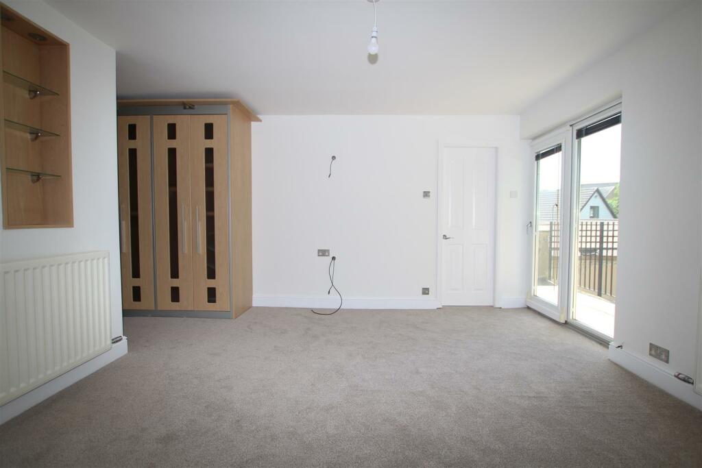 Additional property image - Heatherside, Baildon, Shipley