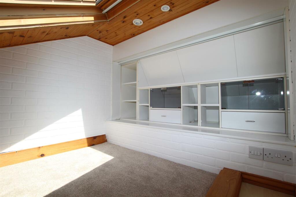Additional property image - Heatherside, Baildon, Shipley