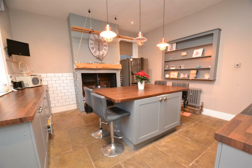 Additional property image - Park Road, Low Moor, Bradford
