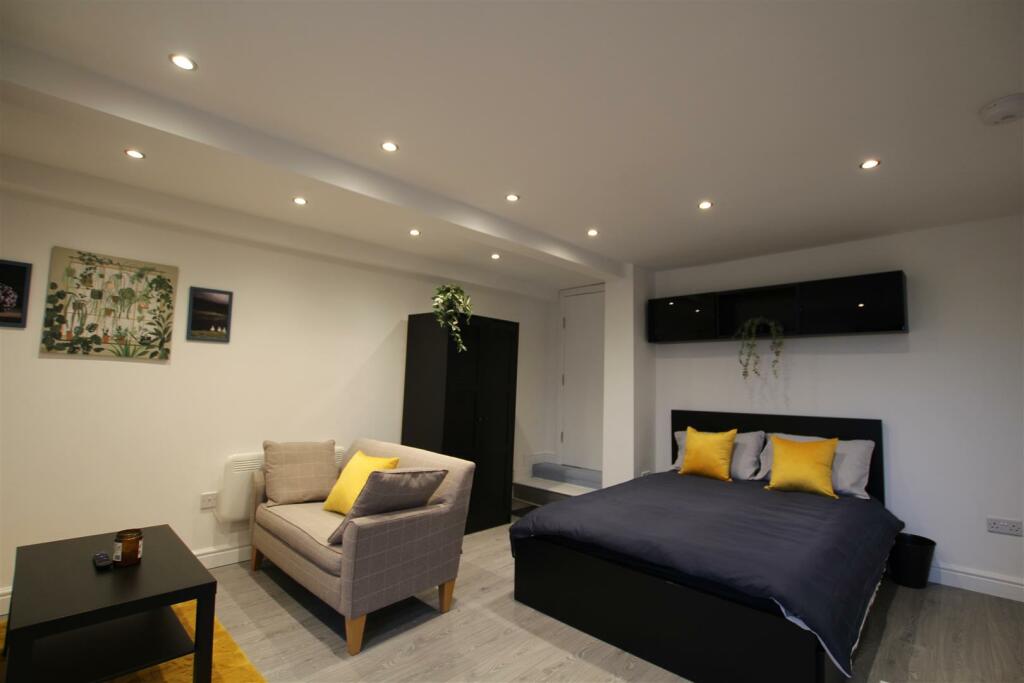 Additional property image - Larchmont, Clayton, Bradford