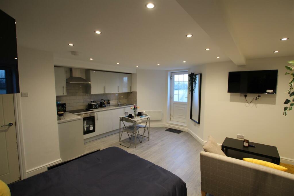 Additional property image - Larchmont, Clayton, Bradford