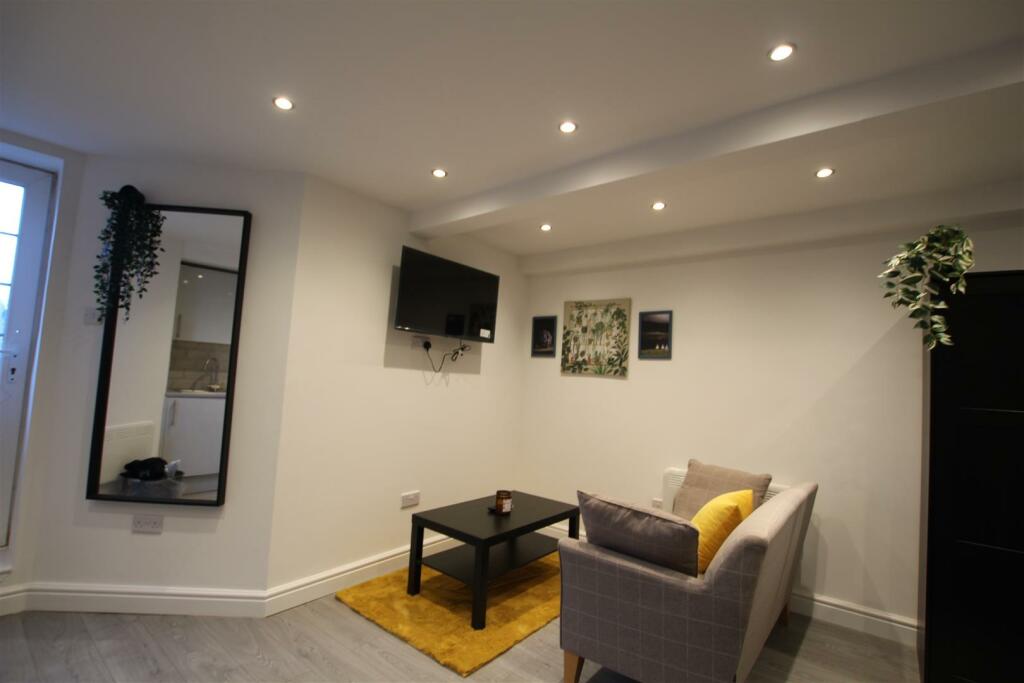 Additional property image - Larchmont, Clayton, Bradford
