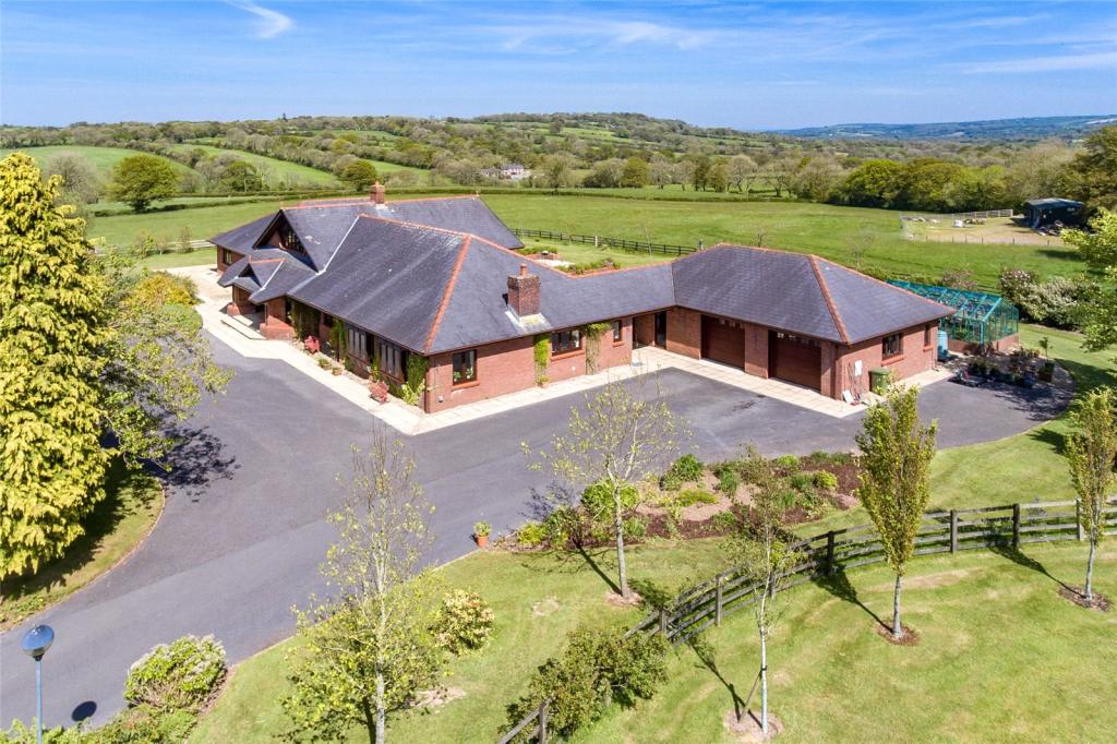 4 bedroom detached house for sale in Beechwood Park, Stoneyford