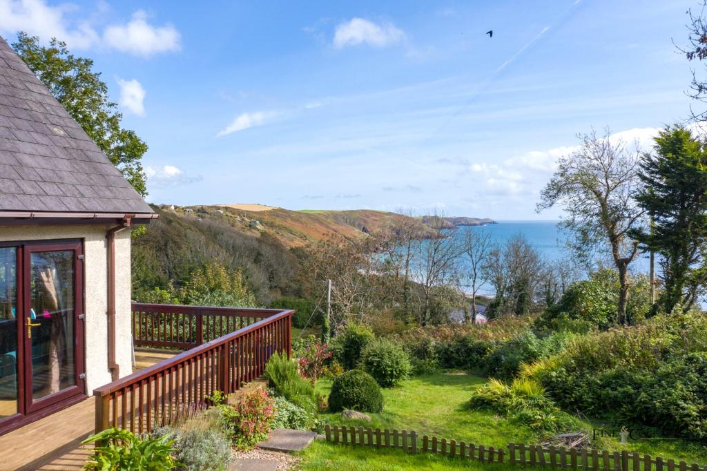 4 bedroom detached house for sale in Freshwater East, Pembroke