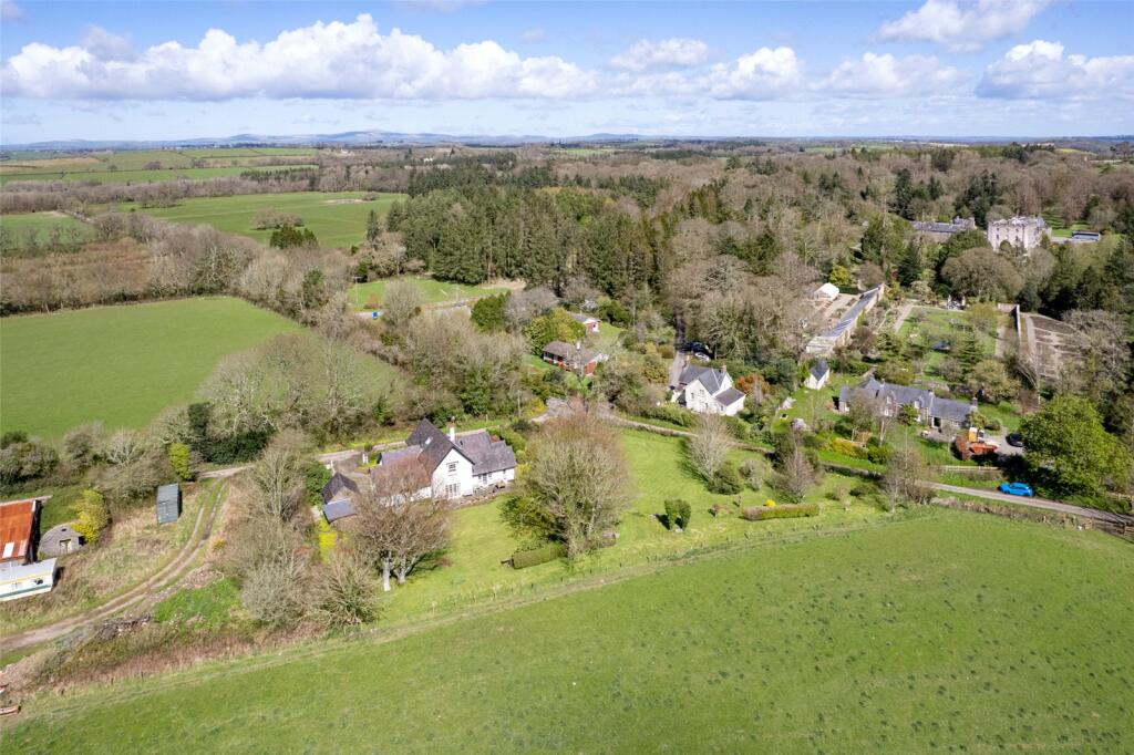 3 bedroom detached house for sale in The Rhos, Haverfordwest
