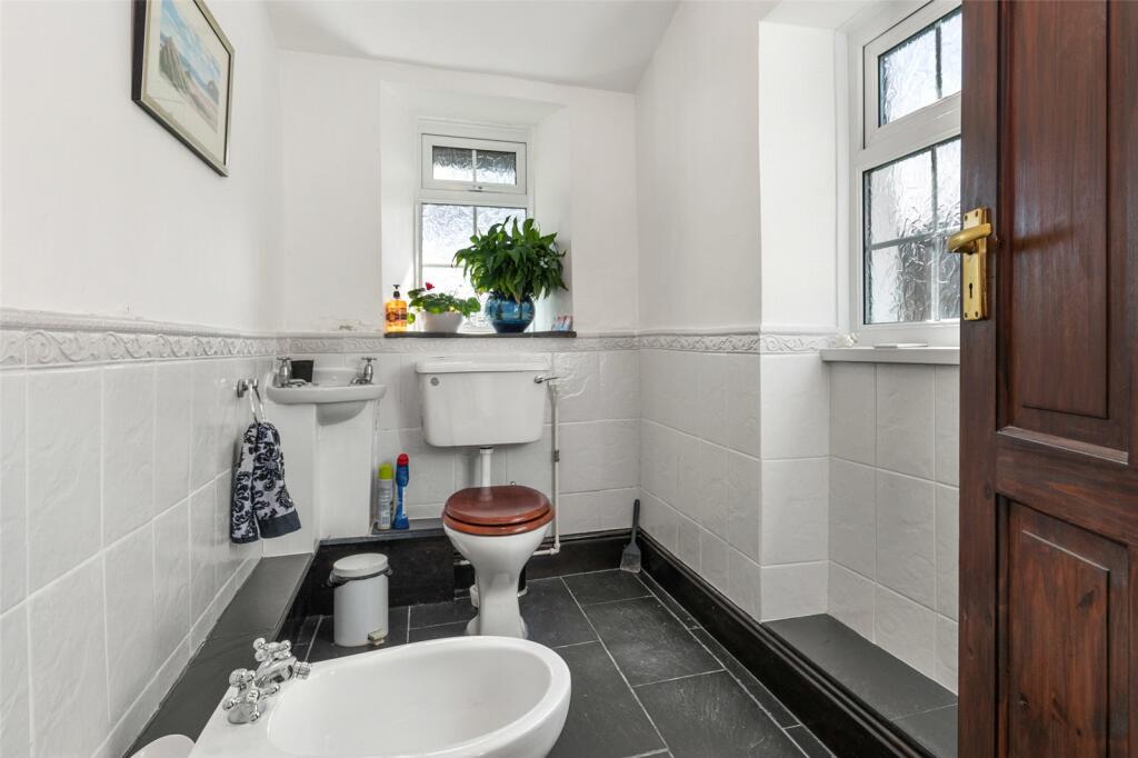 3 bedroom detached house for sale in The Rhos, Haverfordwest