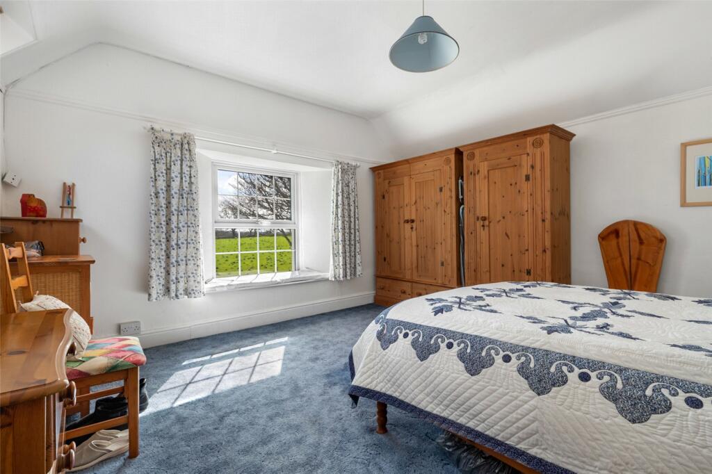 3 bedroom detached house for sale in The Rhos, Haverfordwest