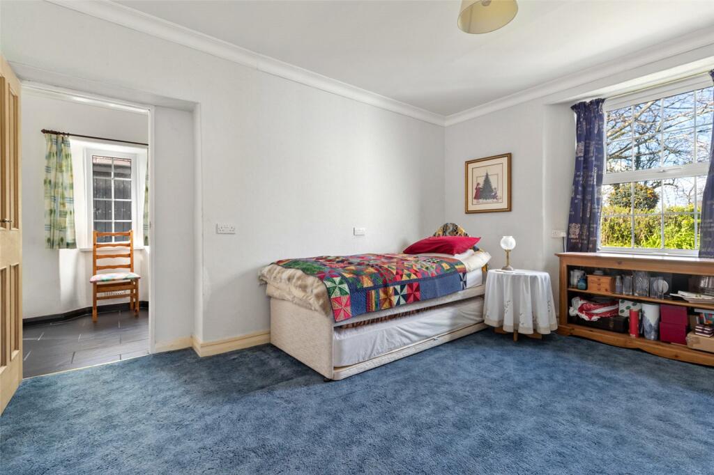 3 bedroom detached house for sale in The Rhos, Haverfordwest