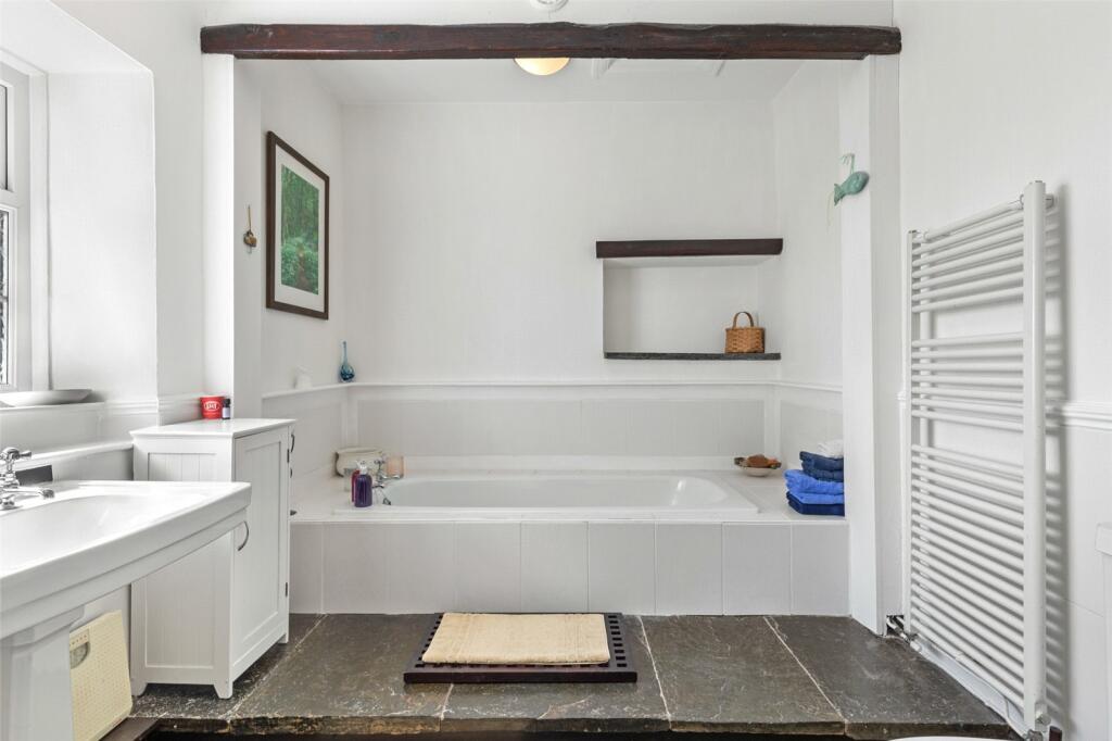 3 bedroom detached house for sale in The Rhos, Haverfordwest