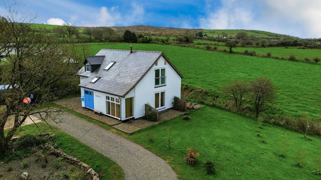 3 bedroom detached house for sale in Hayscastle, Haverfordwest
