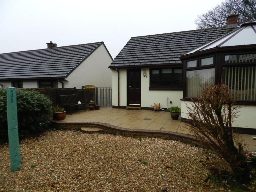 4 bedroom bungalow for sale in Woodlands View, Johnston, Haverfordwest