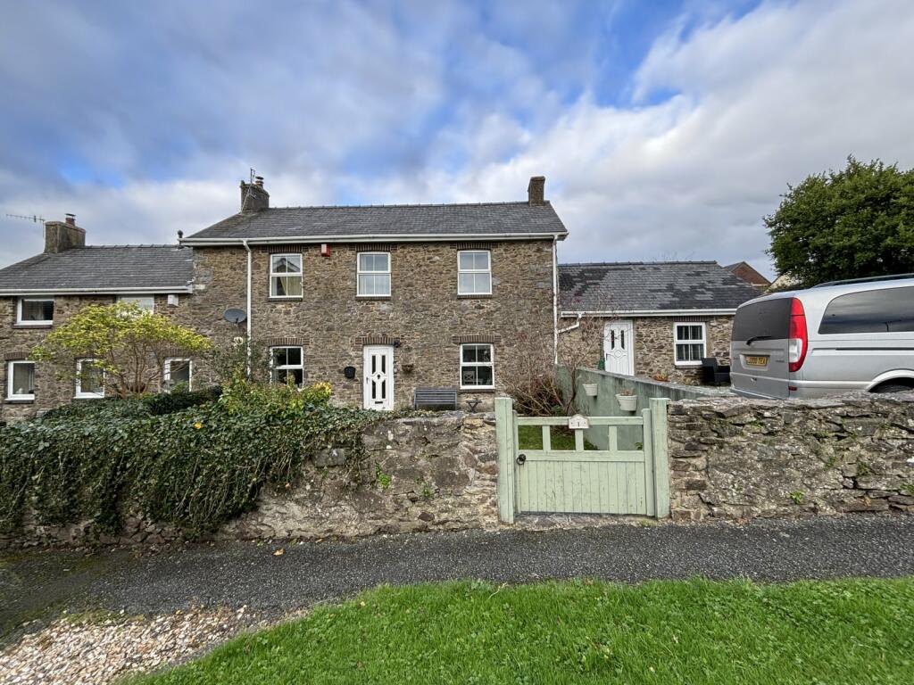 4 bedroom semidetached house for sale in Honeyborough Road, Neyland