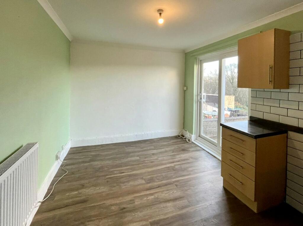 Terraced to rent on Coombs Drive, Milford Haven, Pembrokeshire, SA73