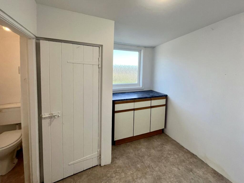 Terraced to rent on Coombs Drive, Milford Haven, Pembrokeshire, SA73