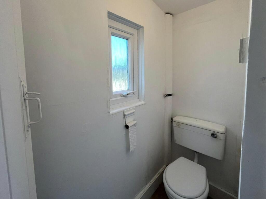 Terraced to rent on Coombs Drive, Milford Haven, Pembrokeshire, SA73