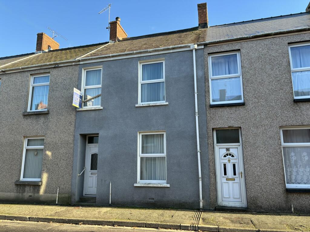 3 bedroom terraced house for sale in Priory Road, Milford Haven