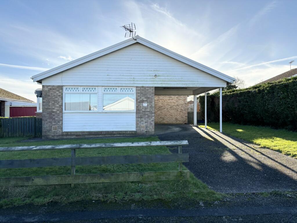 3 bedroom bungalow for sale in Skomer Drive, Milford Haven ...