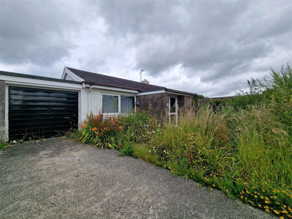 2 bedroom bungalow for sale in St. Davids Road, Pembroke, Pembrokeshire