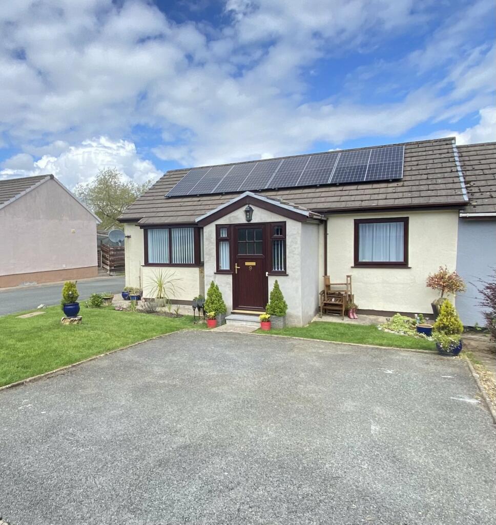 2 bedroom bungalow for sale in Greenfield Close, Templeton, Narberth