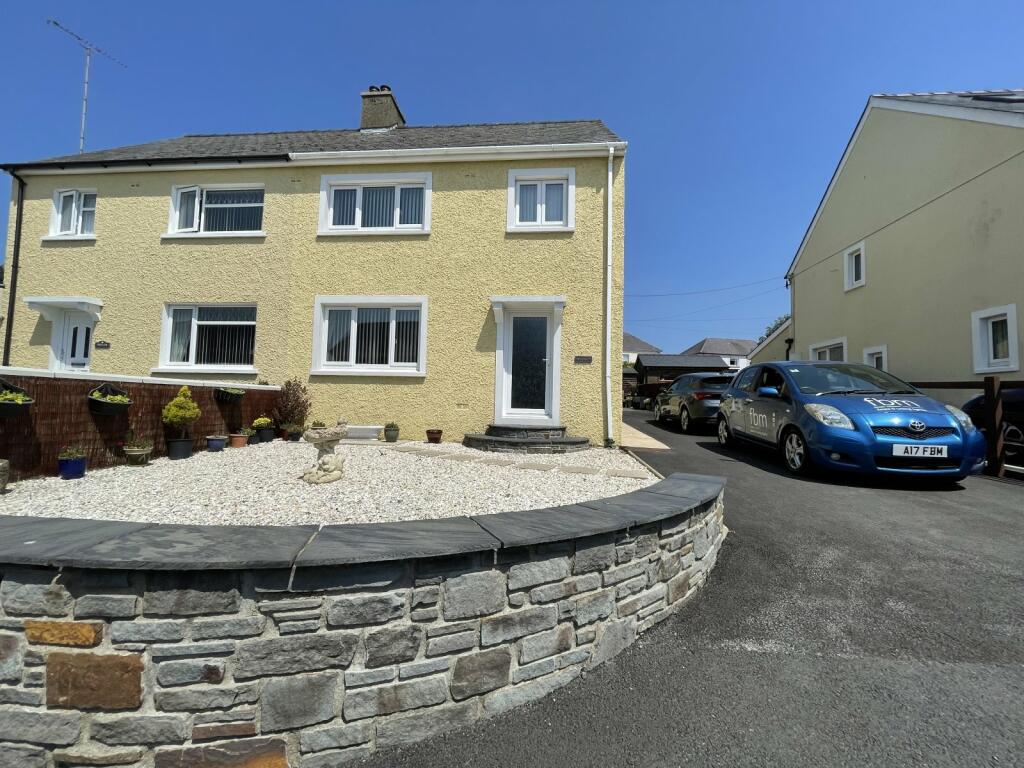 3 bedroom semidetached house for sale in Llandissilio, Clynderwen