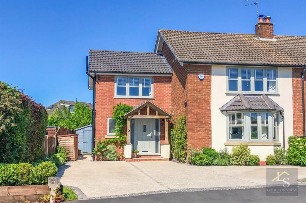 4 bedroom semidetached house for sale in Dalston Drive, Bramhall, SK7