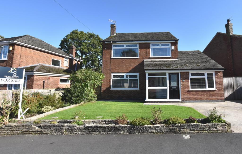3 bedroom detached house for sale in Vicarage Avenue, Cheadle Hulme, SK8