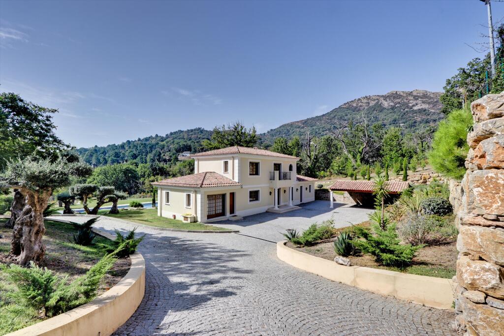 Main image of property: Provence-Alps-Cote d`Azur, Var, La Garde-Freinet