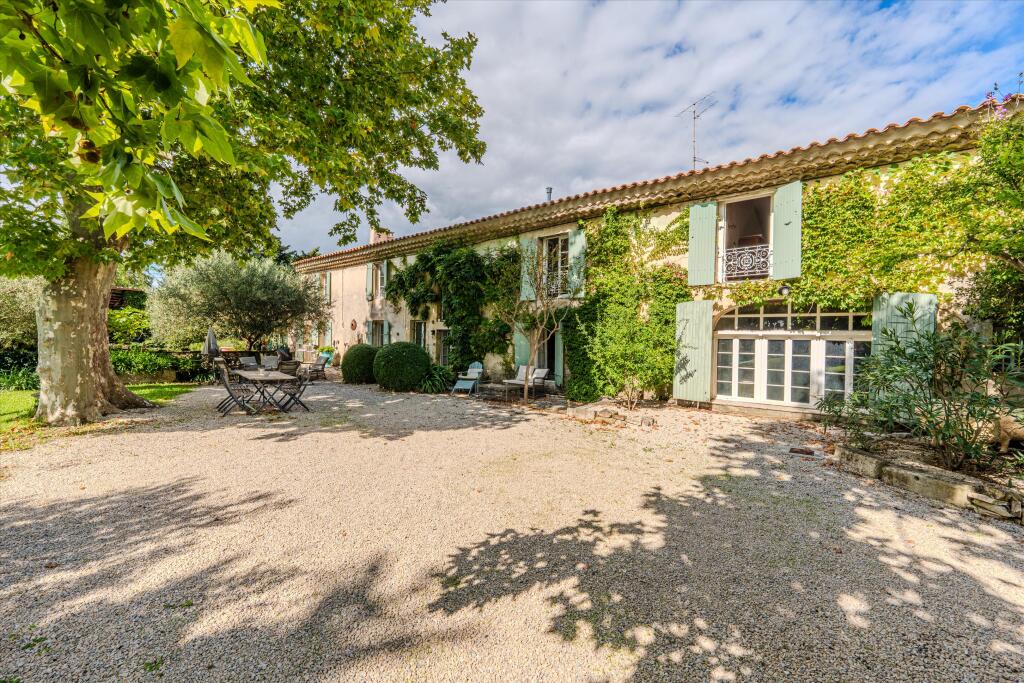 Main image of property: Provence-Alps-Cote d`Azur, Bouches-du-Rhône, Châteaurenard