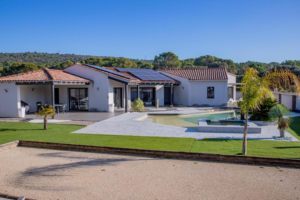 Main image of property: Provence-Alps-Cote d`Azur, Vaucluse, Uchaux