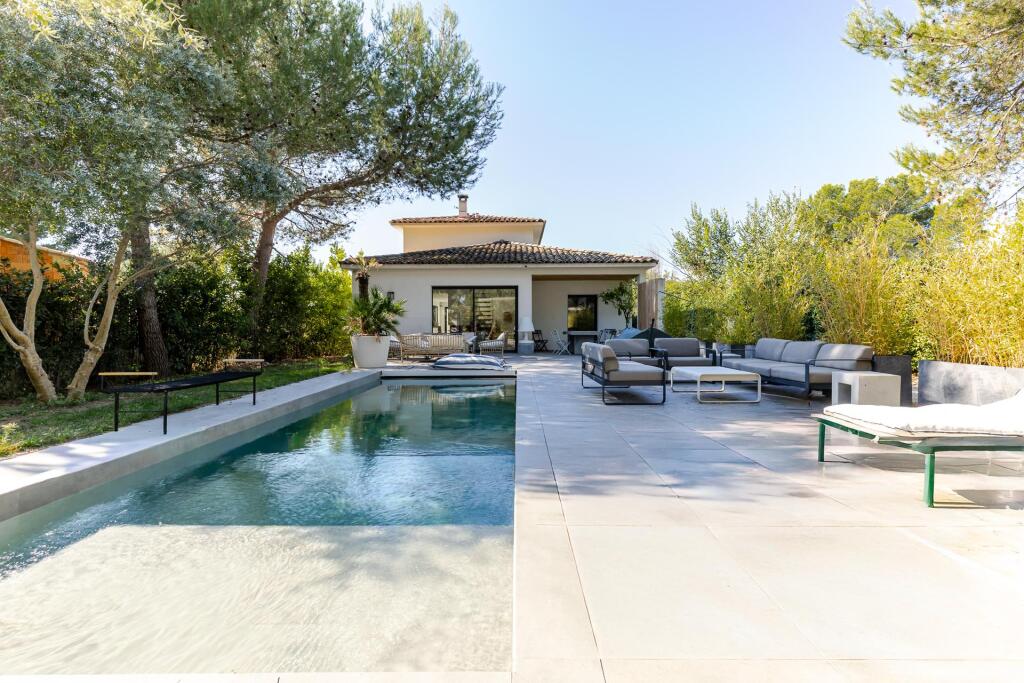 Main image of property: Provence-Alps-Cote d`Azur, Bouches-du-Rhône, Éguilles