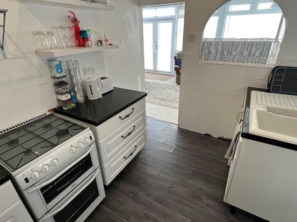 2 bedroom detached bungalow for sale in Meadow Way, Jaywick, ClactonOn