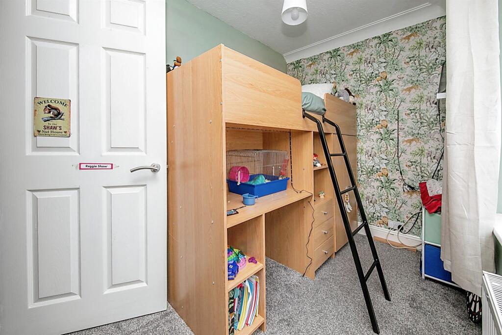 4 bedroom detached house for sale in Oakmead Road, St. Osyth, CLACTON