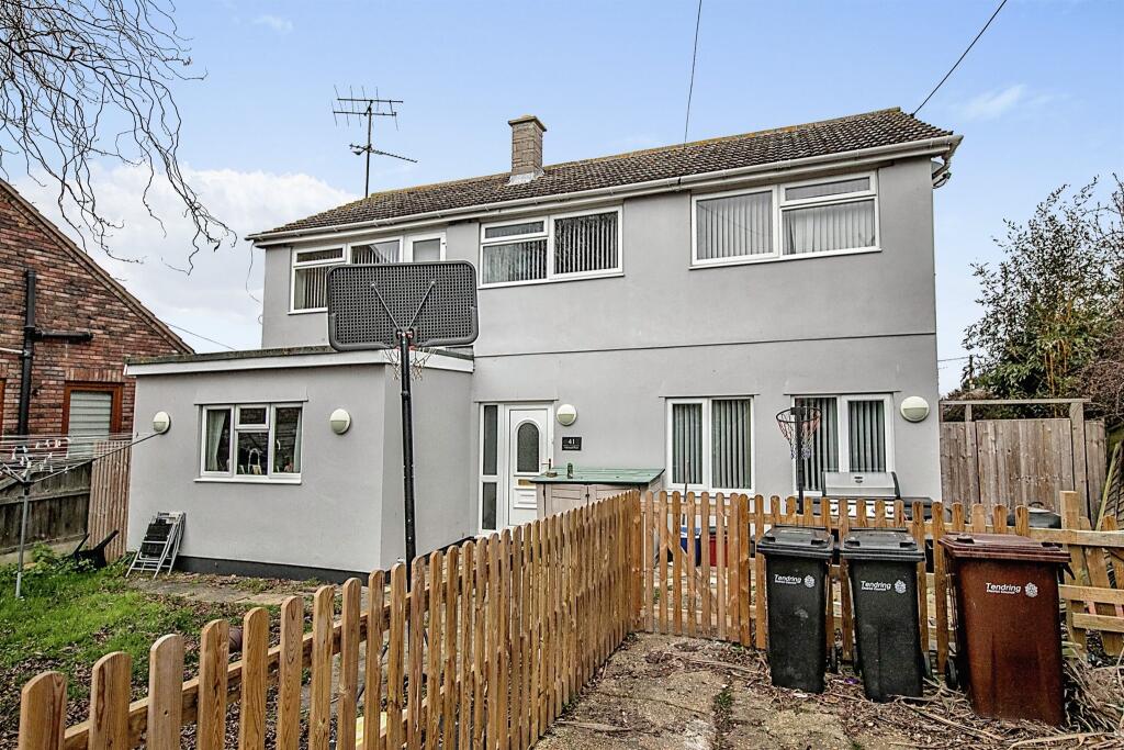 4 bedroom detached house for sale in Oakmead Road, St. Osyth, CLACTON