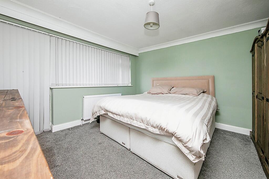 4 bedroom detached house for sale in Oakmead Road, St. Osyth, CLACTON