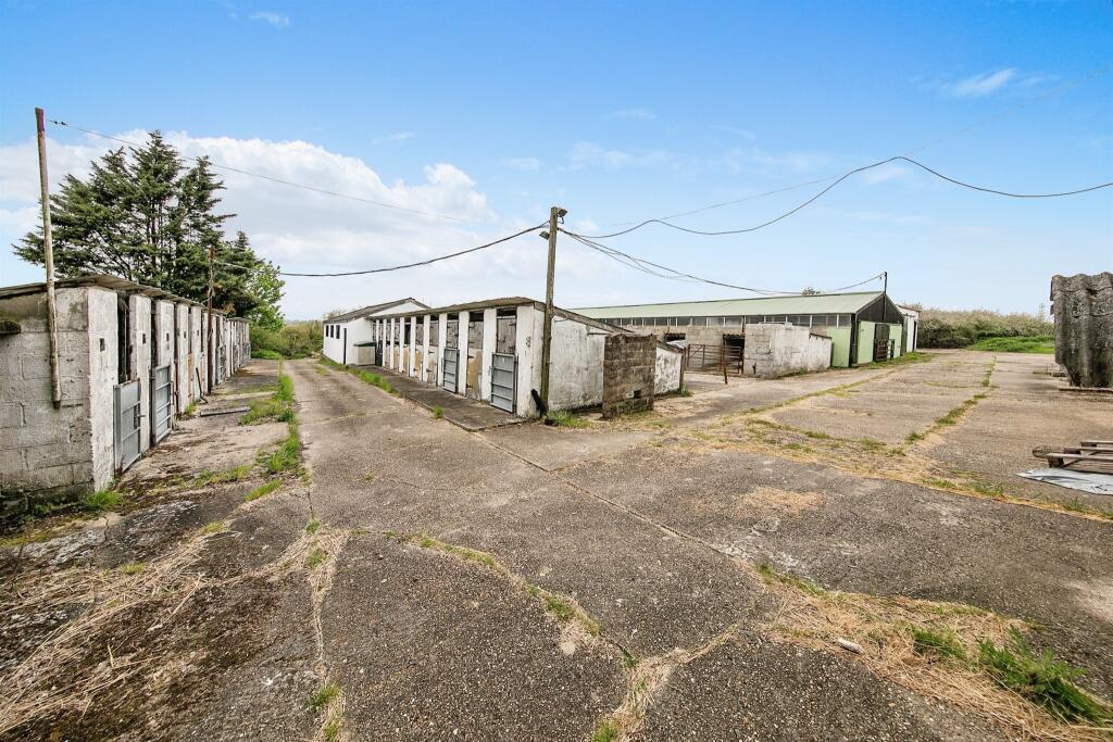 Additional property image - Thorpe Park Lane, Thorpe-Le-Soken, Clacton-On-Sea